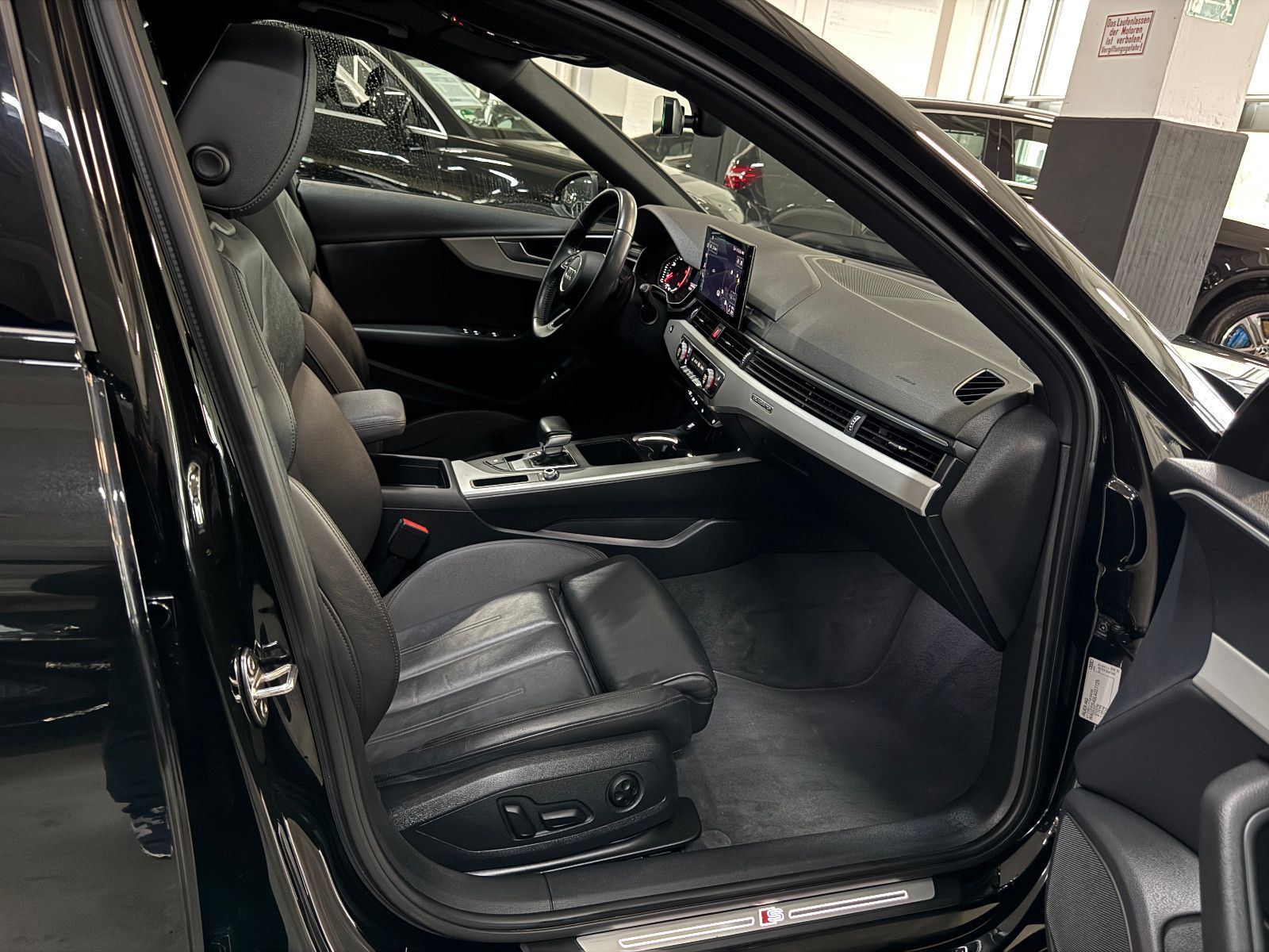 Fahrzeugabbildung Audi A4 45 TDI QUATTRO 2X S-LINE BLACK EDITION 19´RS