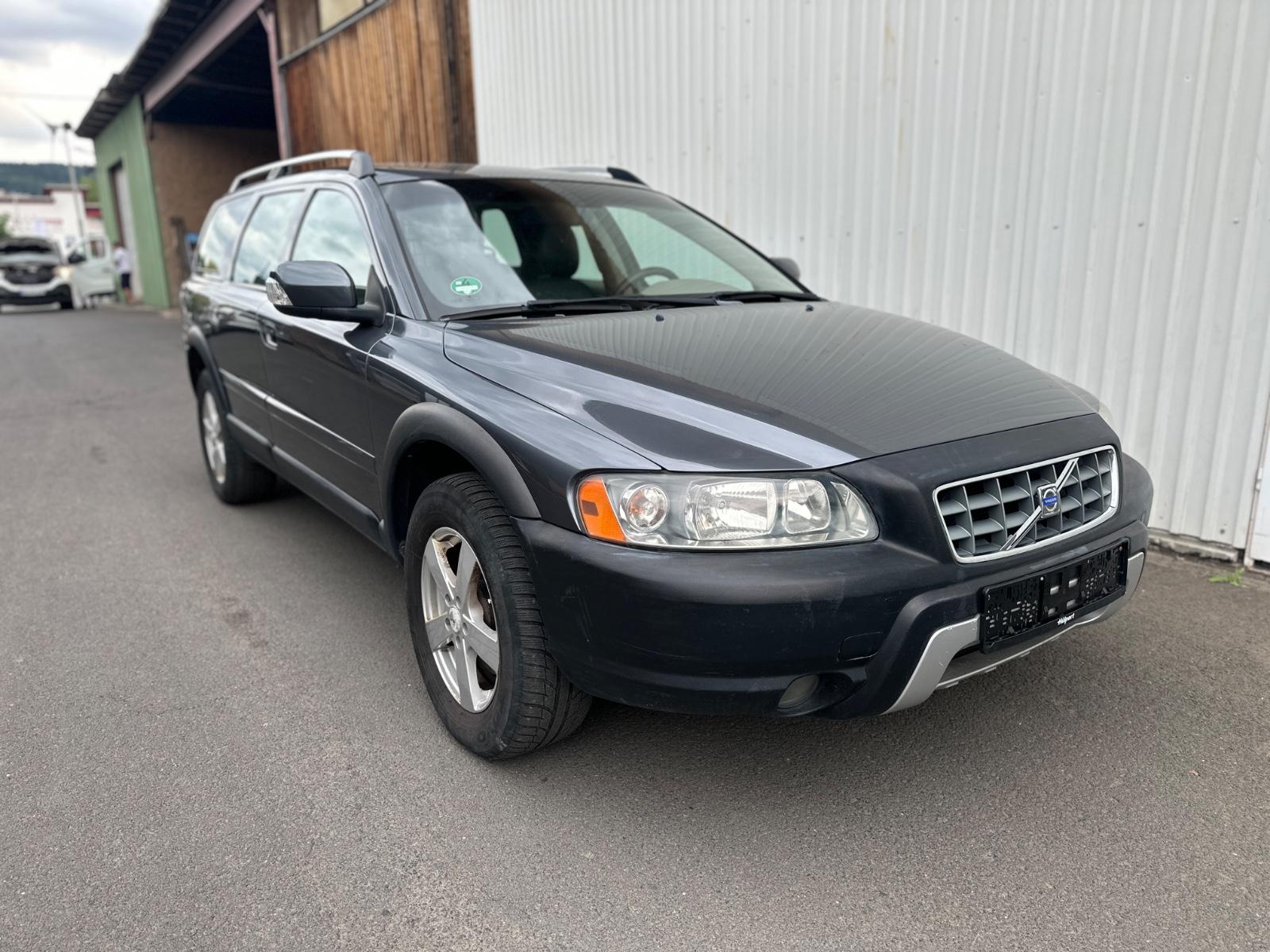 VOLVO XC70 D5 AWD 185 ch BVA 4X4 - ATTELAGE - CUIR - 260900 km