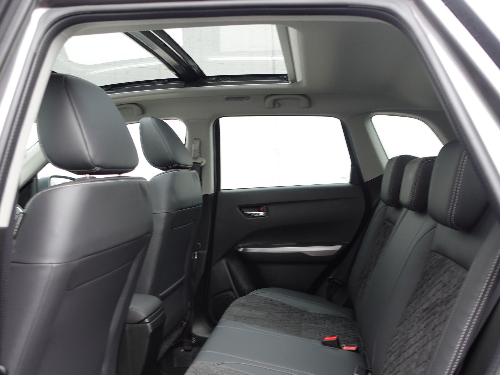 Fahrzeugabbildung Suzuki Vitara 1.4 Comfort+ NAVI,Sitzh.,PDC,Kamera,Pano