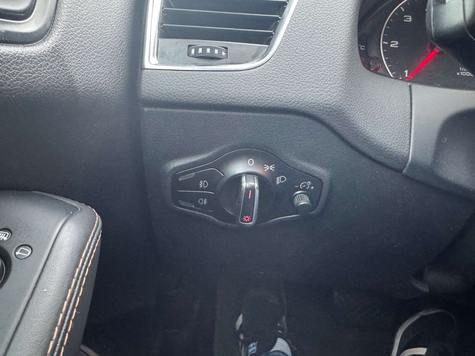 Fahrzeugabbildung Audi Q5 2.0 TDI quattro S Line Leder+Navi+Xenon