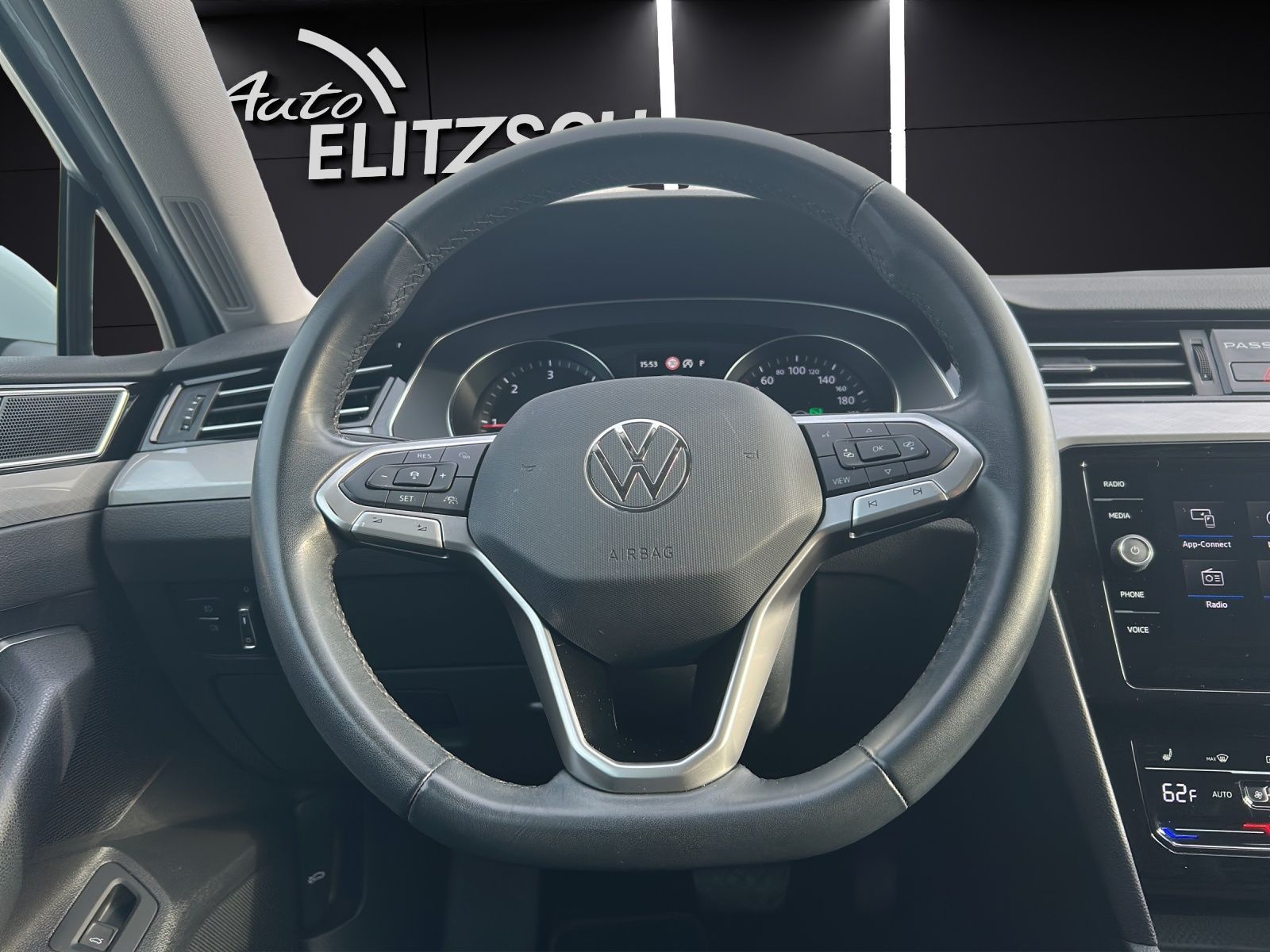 Fahrzeugabbildung Volkswagen Passat Variant Business TDI DSG LED ACC SHZ Rear