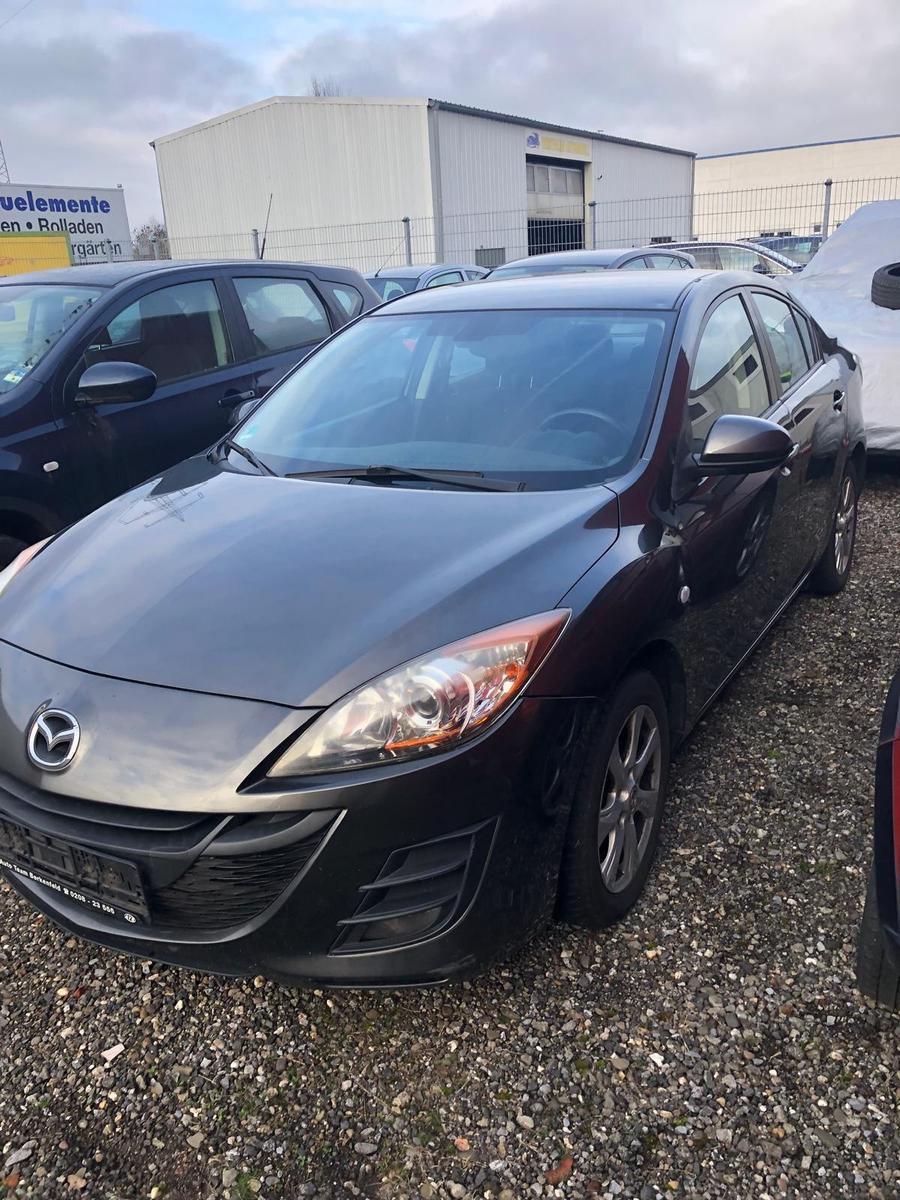 Mazda 3 Lim. Center-Line