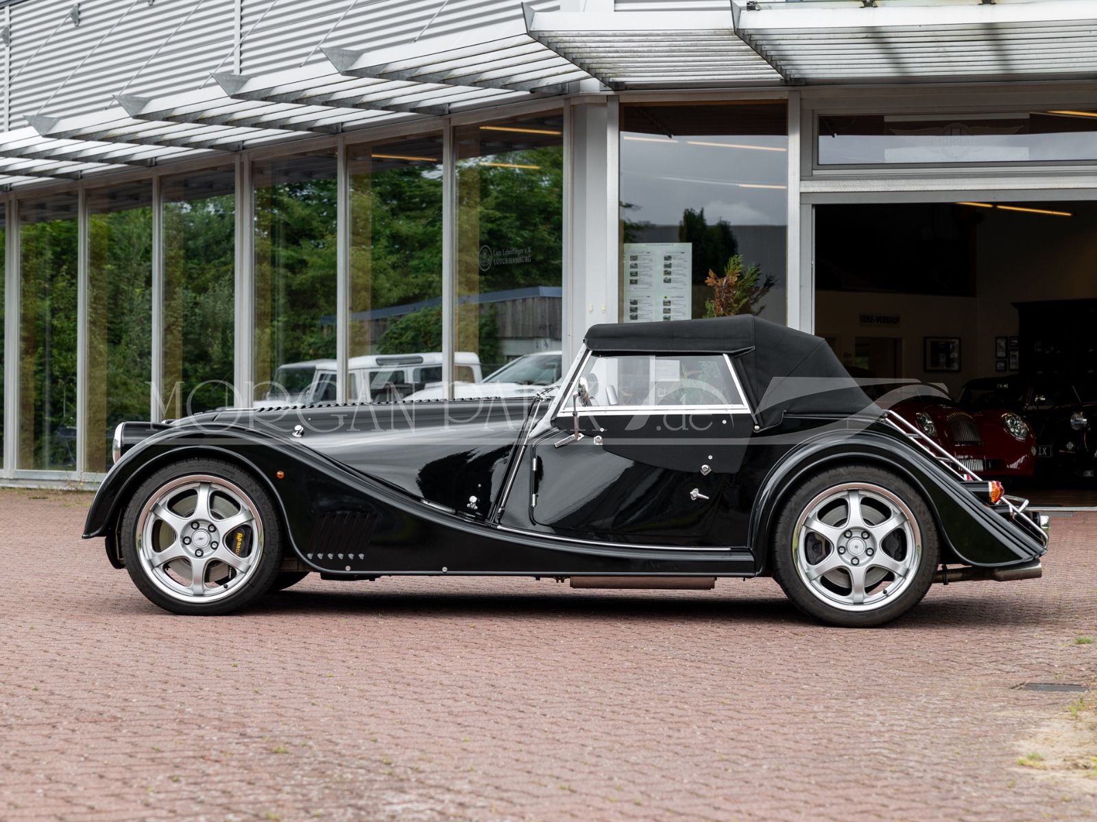 Fahrzeugabbildung Morgan Plus 8 *Sport Black + Automatikgetriebe*