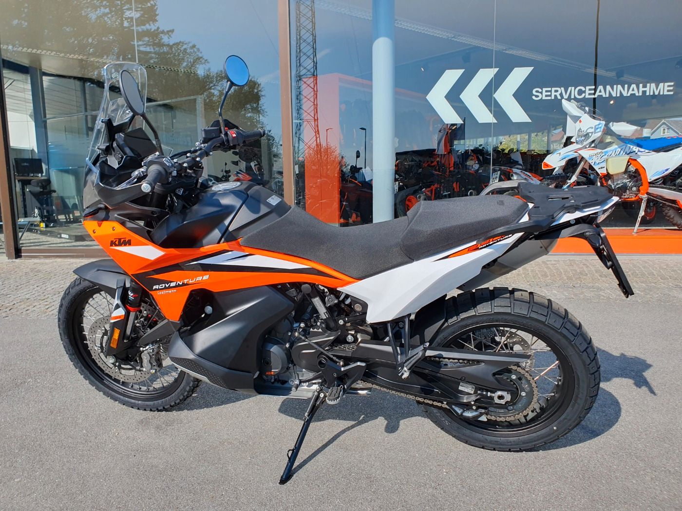 Fahrzeugabbildung KTM 890 Adventure 2024 beide Farben lagernd