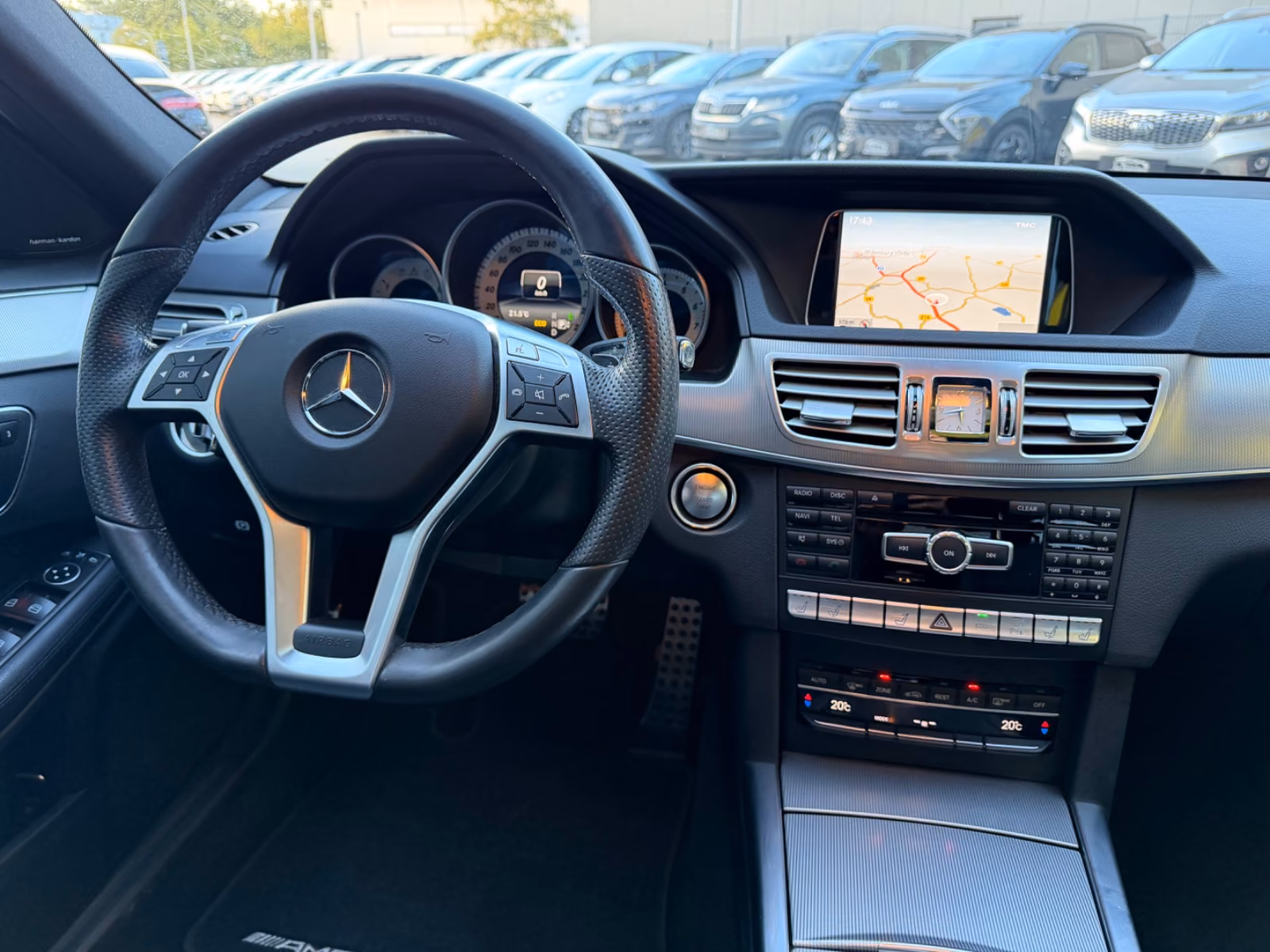 Mercedes-Benz E 500/ AMG LINE/PANO/SHZ/LEDER/MEMORY/LED