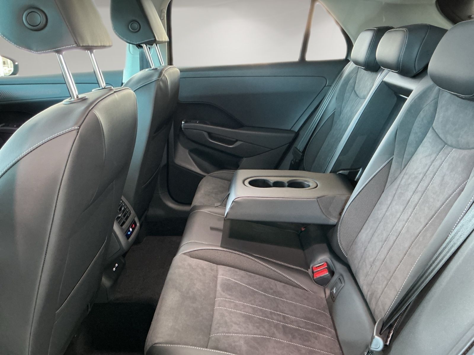 Volkswagen T-Roc - Bild 12