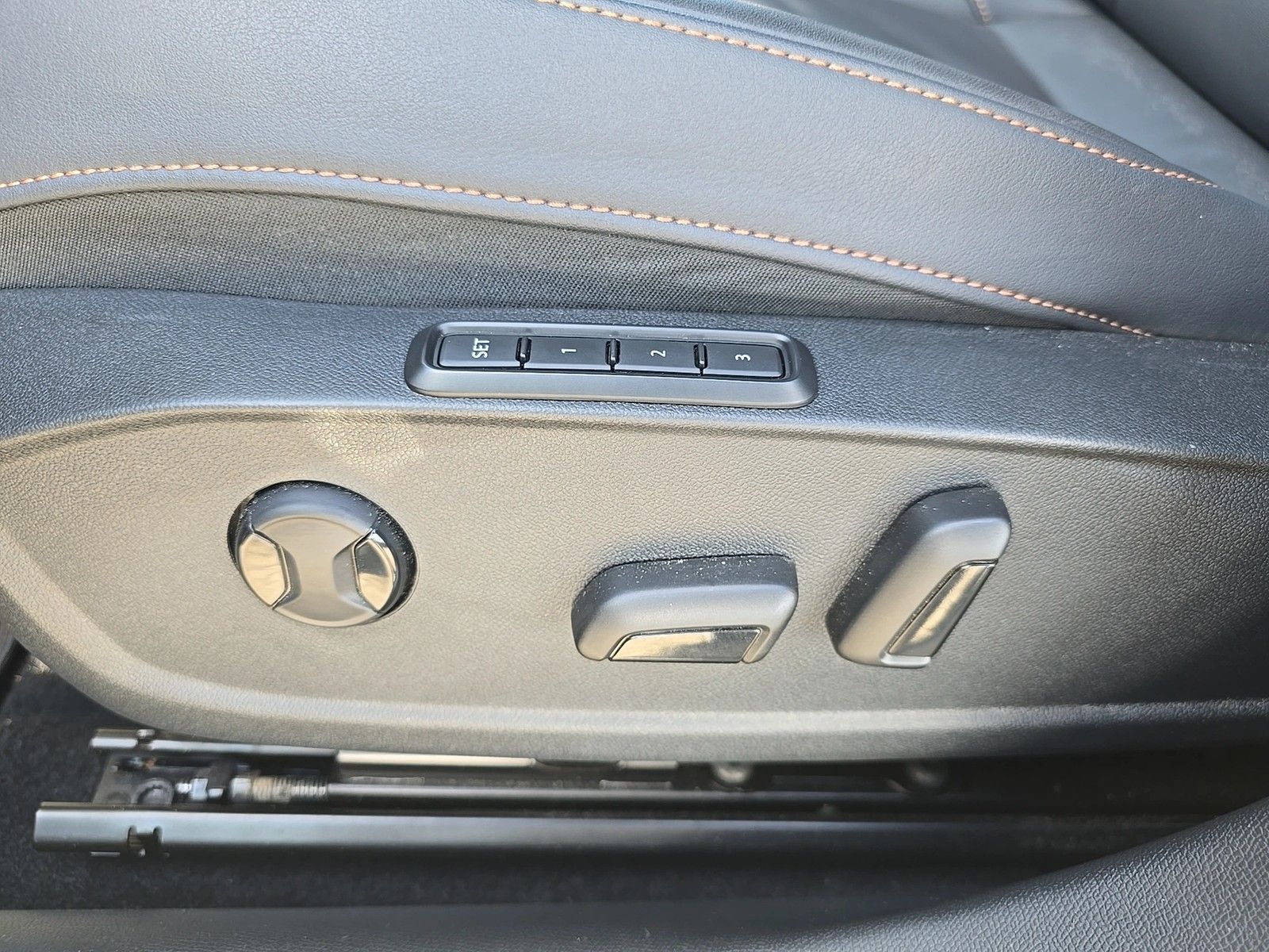 Fahrzeugabbildung CUPRA Leon Sportstourer 1.5 e-Hybrid 200 kW VZ AHZ MAT
