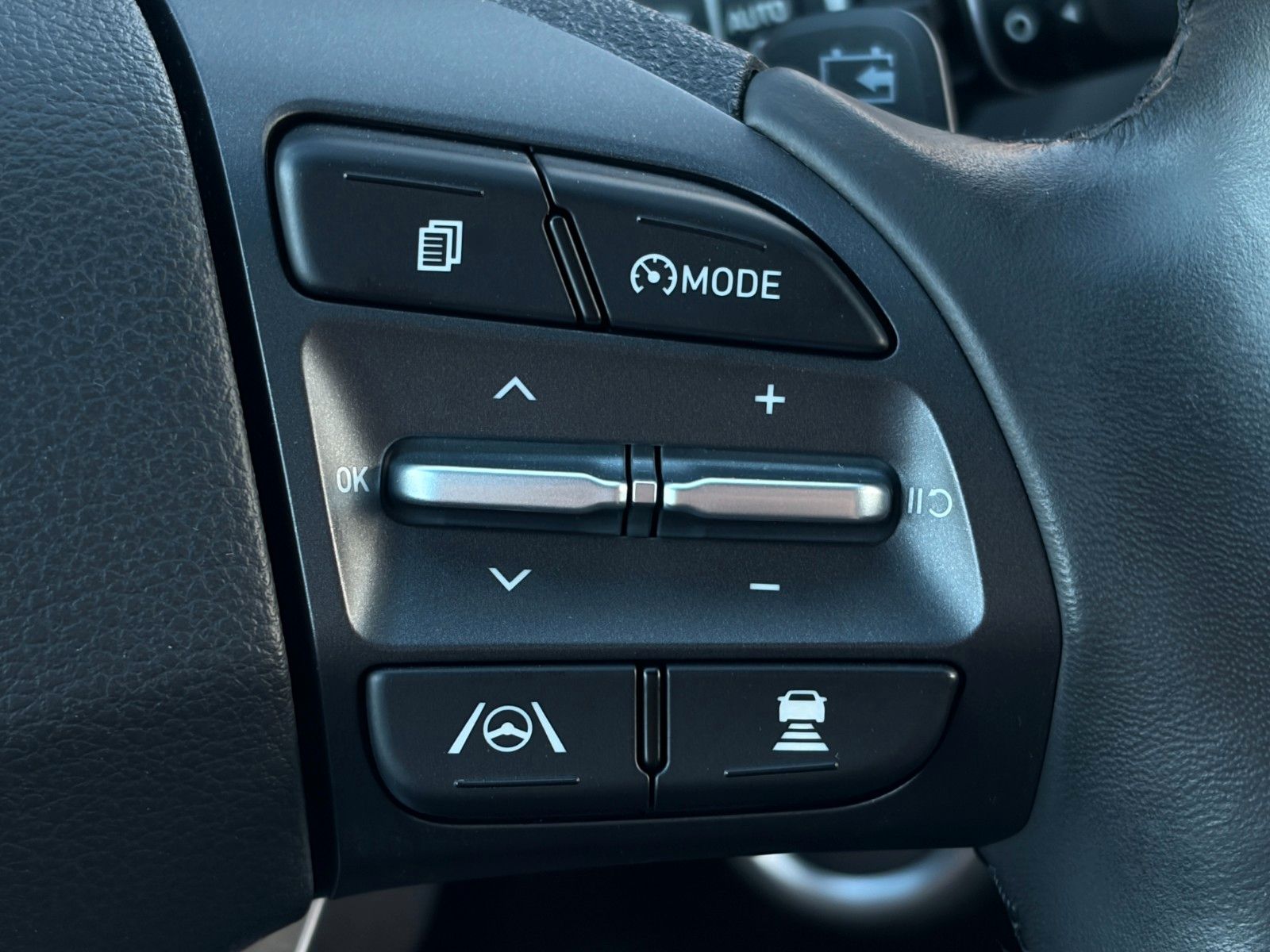 Fahrzeugabbildung Hyundai Kona Elektro TREND 2WD ACC CAM CarPlay LHZ SHZ