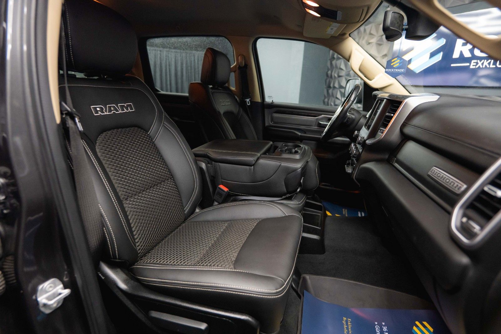 Fahrzeugabbildung Dodge RAM 5.7 V8 HEMI 4x4 OFFROAD Night-Paket *LED*