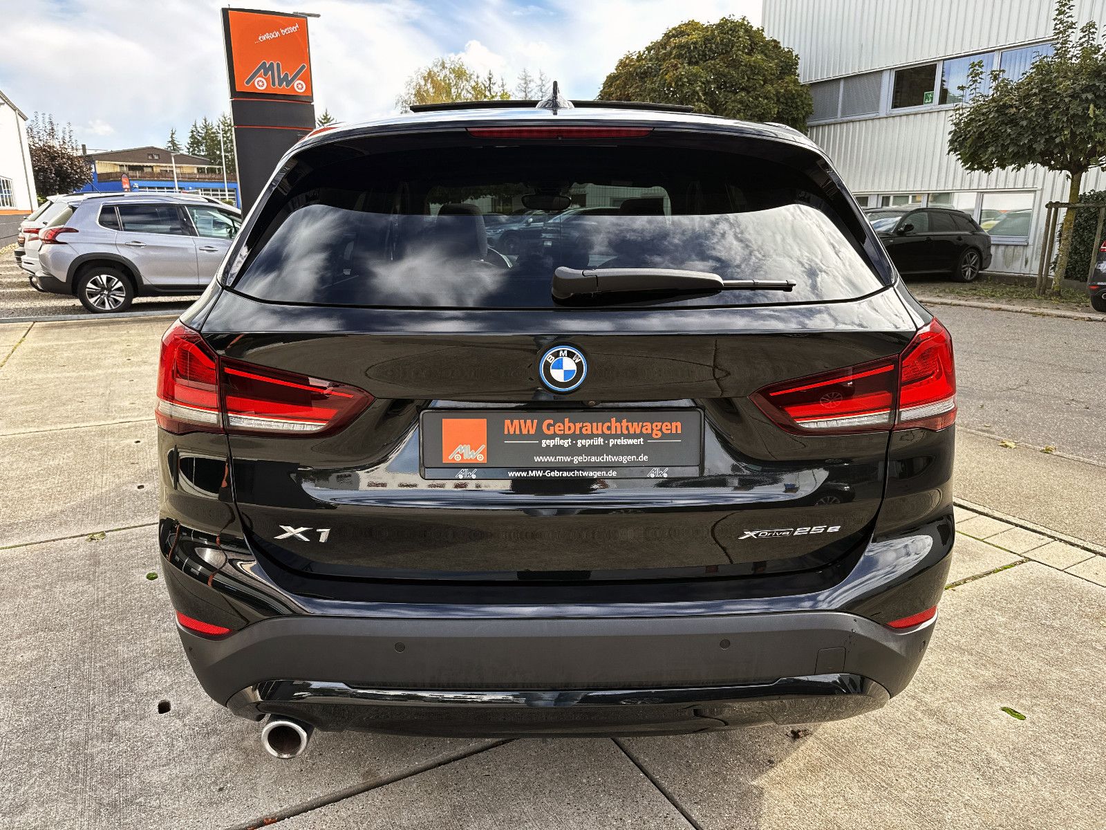 Fahrzeugabbildung BMW X1 xDrive25e Advantage ACC KAM AHK PANO HUD H&K