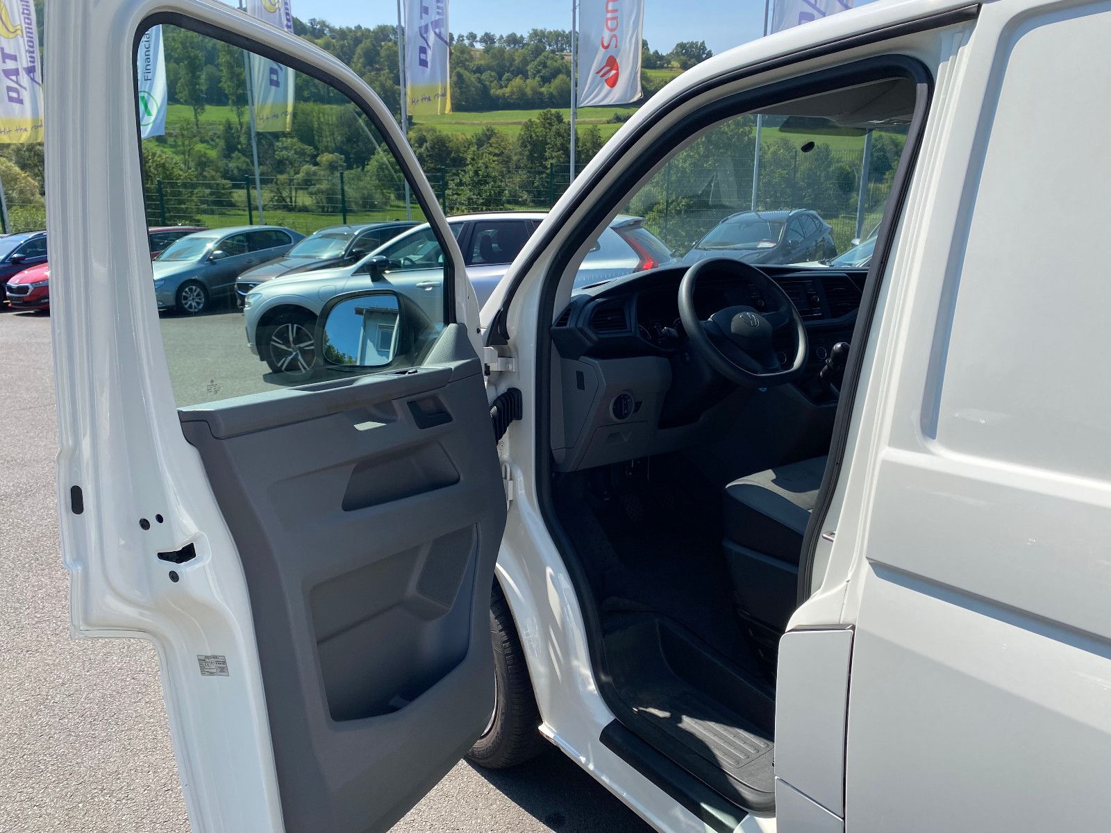 Fahrzeugabbildung Volkswagen T6.1 Transporter 2.0 TDI DAB Seitenwindassistent