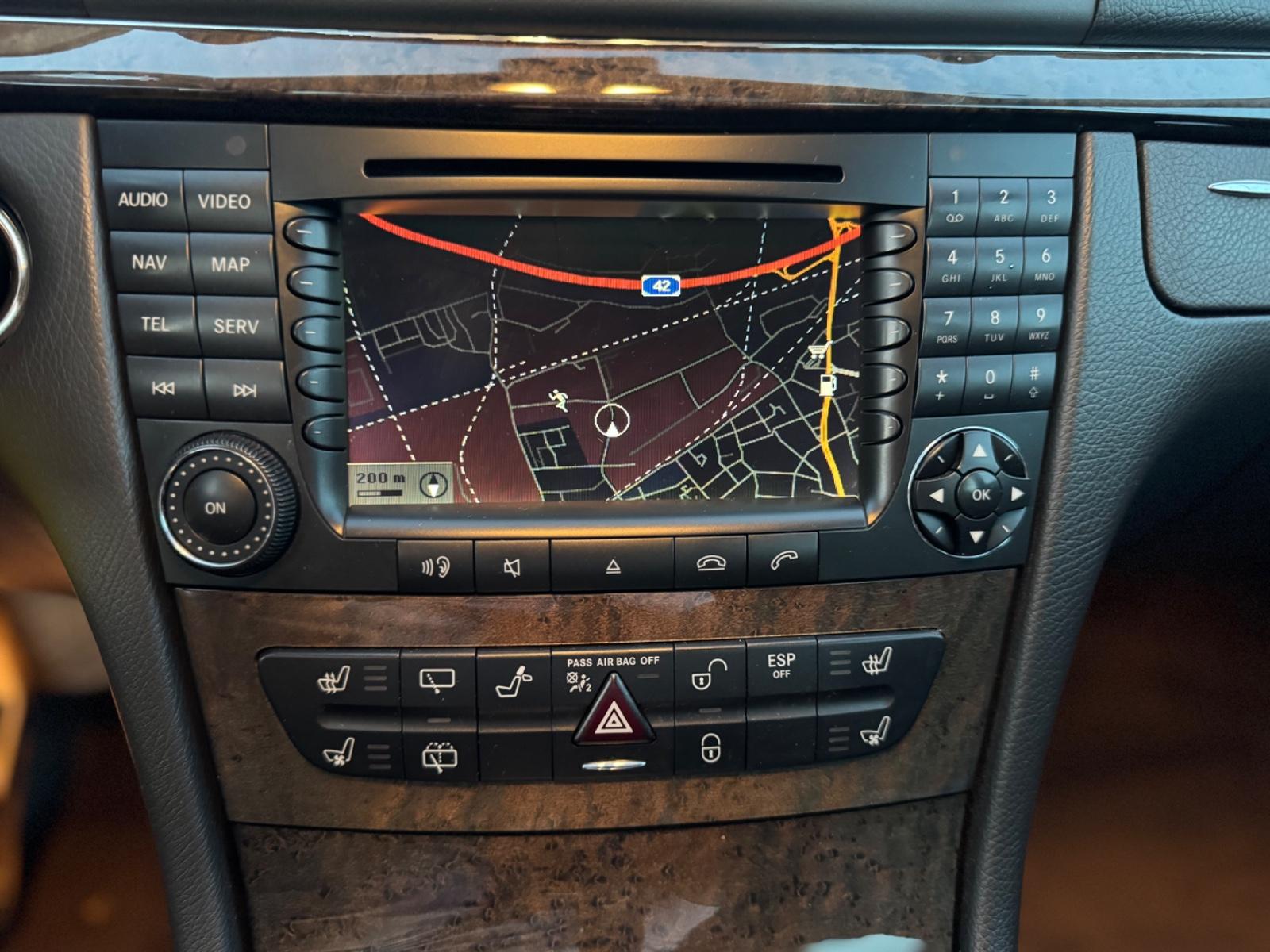 Mercedes-Benz E350 2005 — photo 10