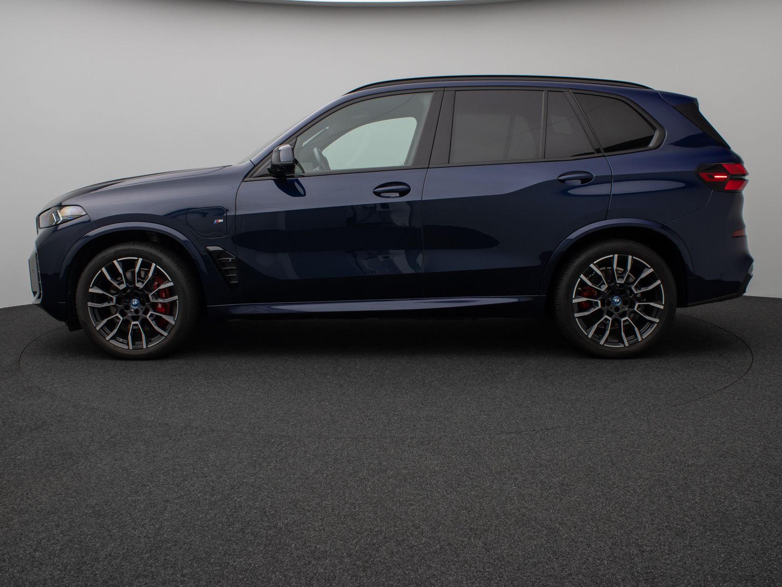 Fahrzeugabbildung BMW x5 xD50e M SportPro Panorama 360°HUD DAB H/K 21"