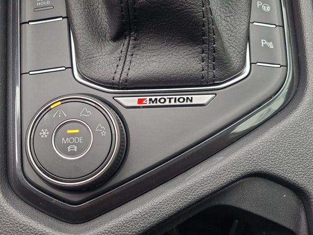 Fahrzeugabbildung Volkswagen Tiguan TDI Urban-Sport DSG 4M R-Line LED AHK Nav