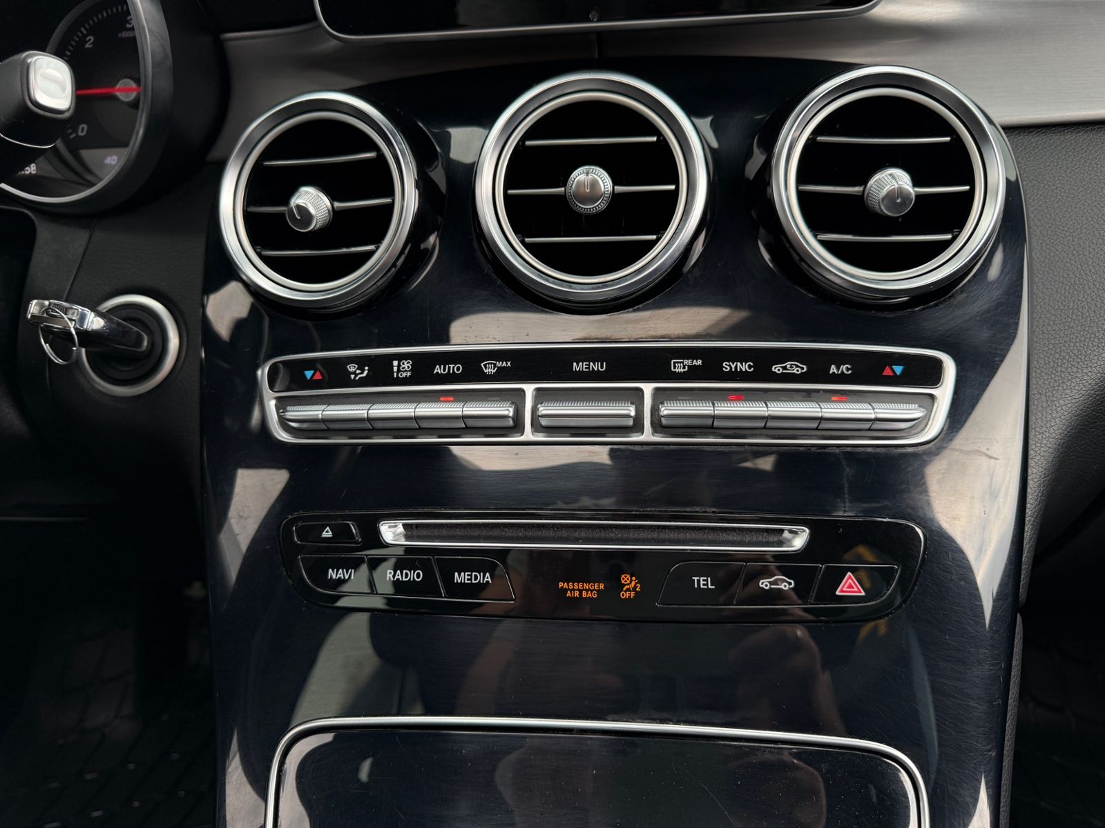 Fahrzeugabbildung Mercedes-Benz GLC 220 d 4Matic AMG Line PANO LED NAV