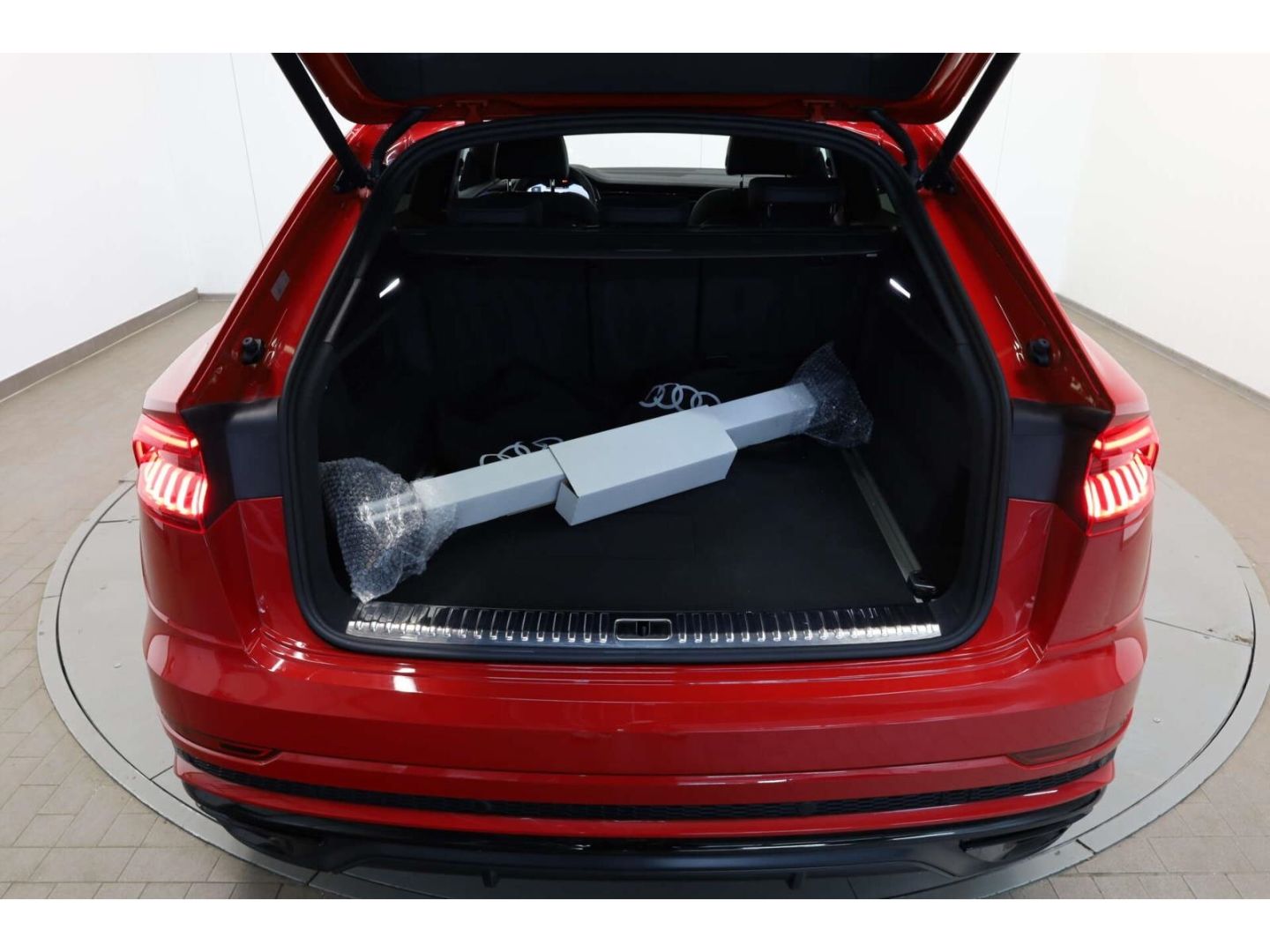 Audi Q8 55 TFSI e quattro S line foto 12