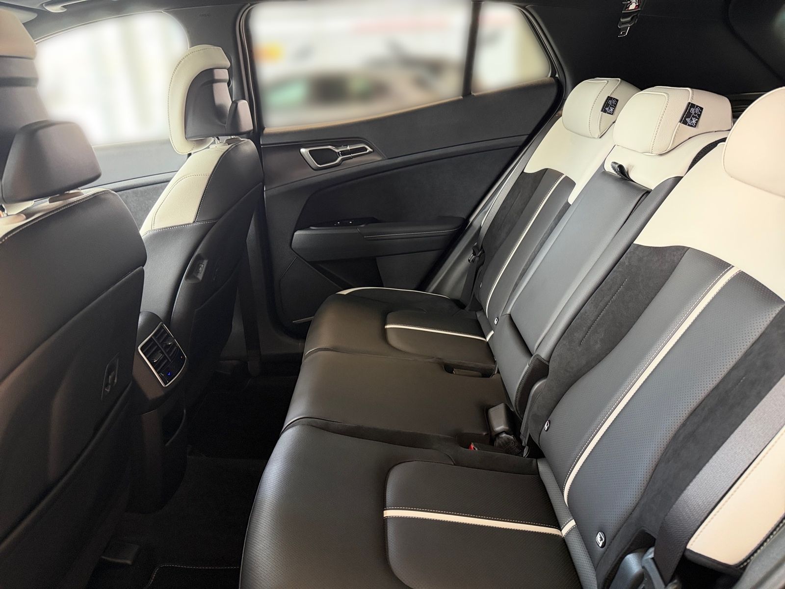 Fahrzeugabbildung Kia SPORTAGE 1.6T AWD DCT GTL SD GD DRI SOUN AHK