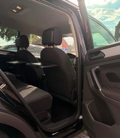 Volkswagen Tiguan - 11