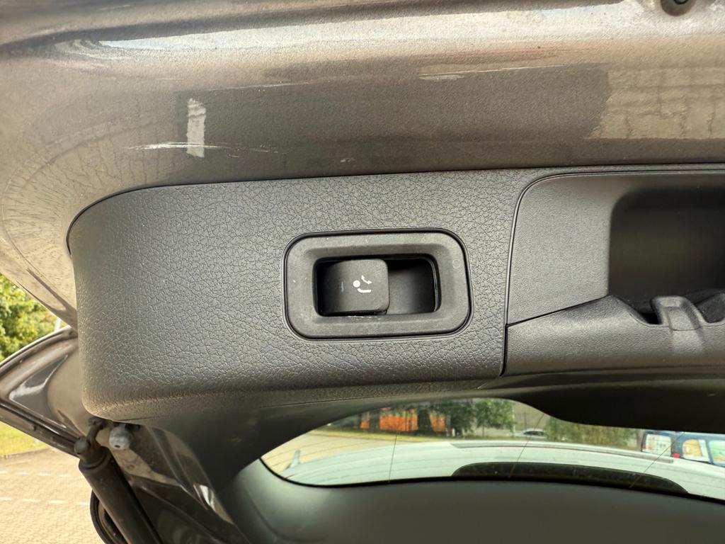 Mercedes-Benz GLB 220