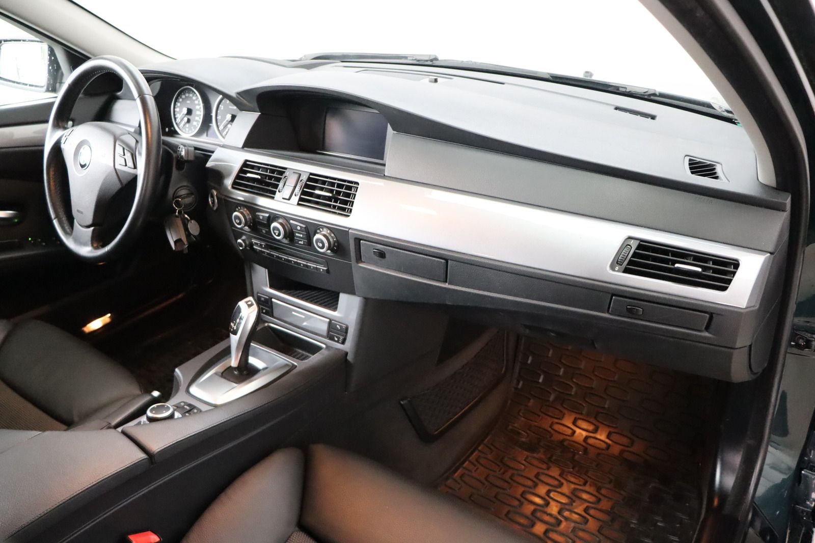 Fahrzeugabbildung BMW 525 i touring Edition * Xenon * Navi * PDC