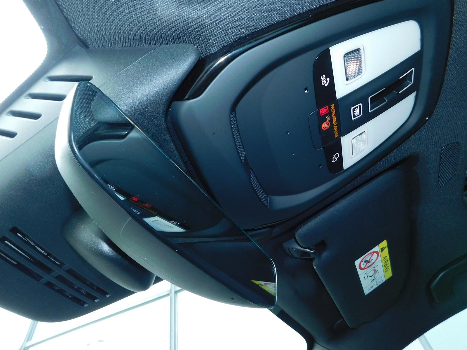 Fahrzeugabbildung Volvo XC60 B4D AWD Plus Dark "Panoramadach"