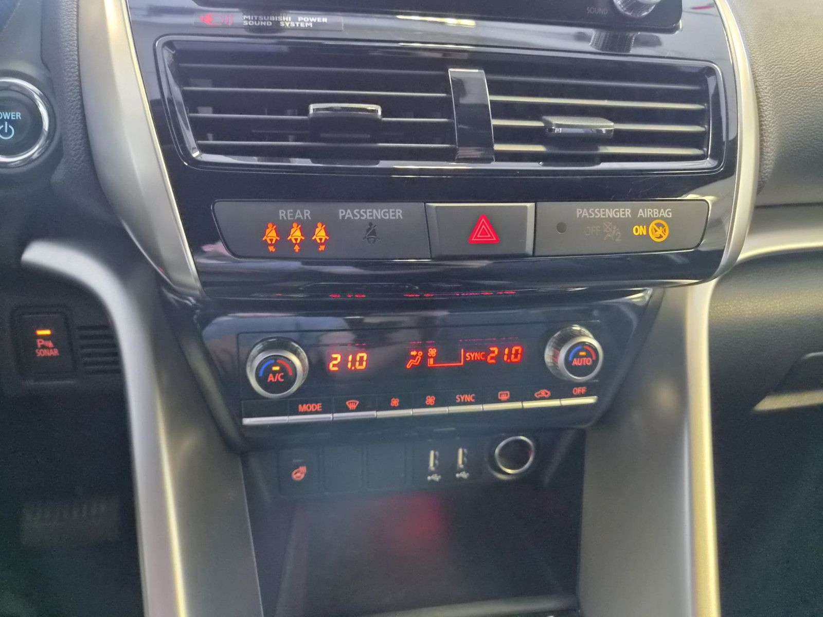 Fahrzeugabbildung Mitsubishi Eclipse Cross Plus Select Hybrid 4WD