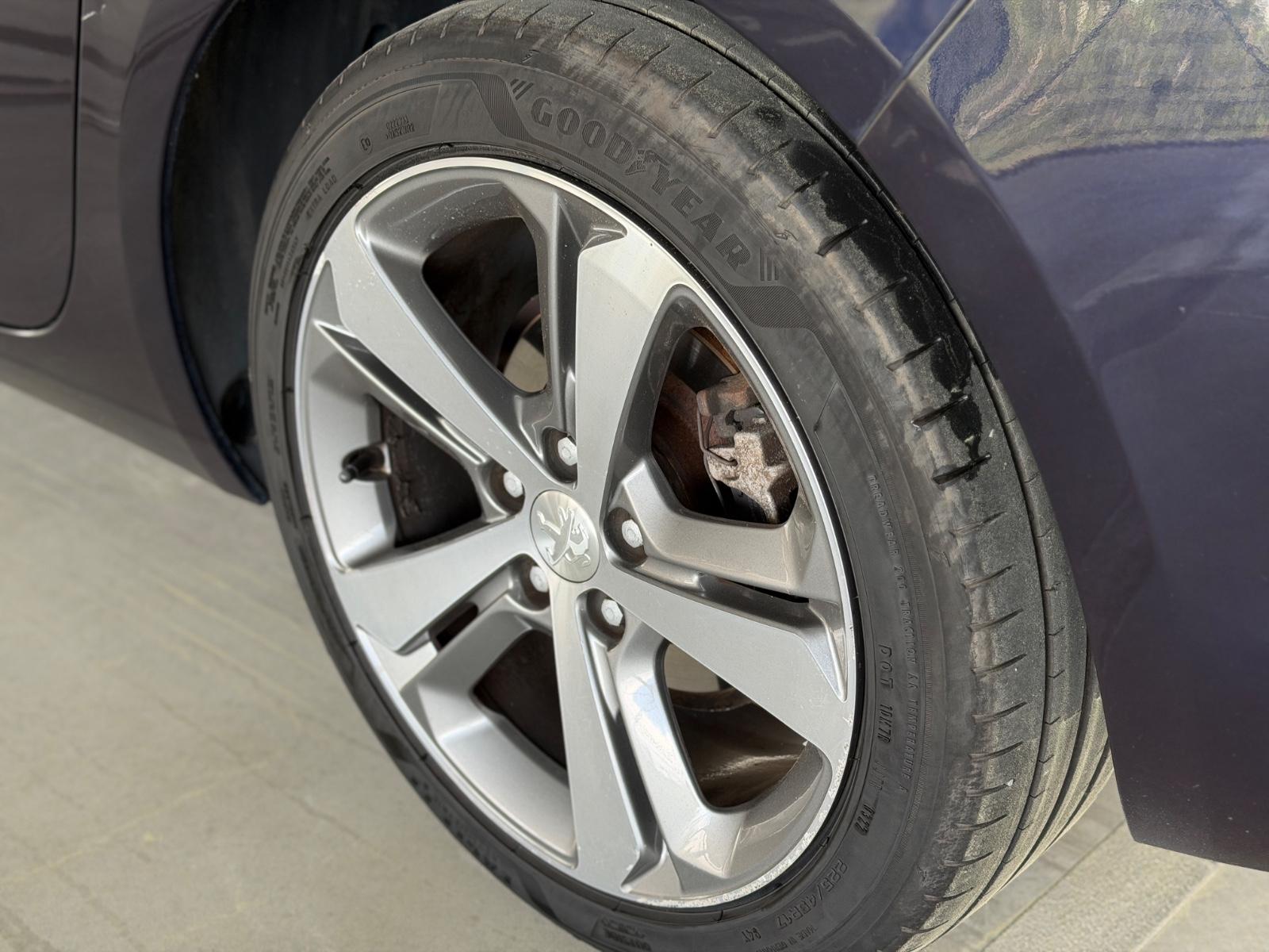 Peugeot 308 2015 — photo 15