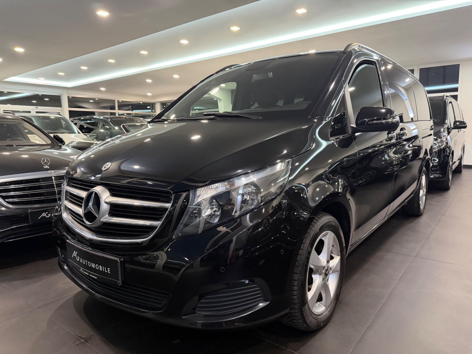 Mercedes V 220 - 1