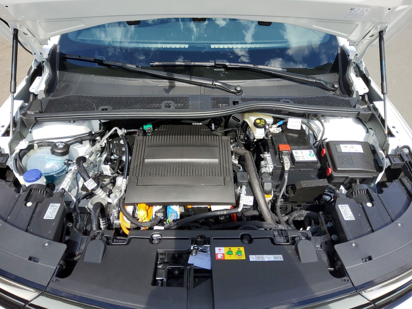 Fahrzeugabbildung Opel Mokka-e Edition Wärmepumpe Komfort-Paket LED Car