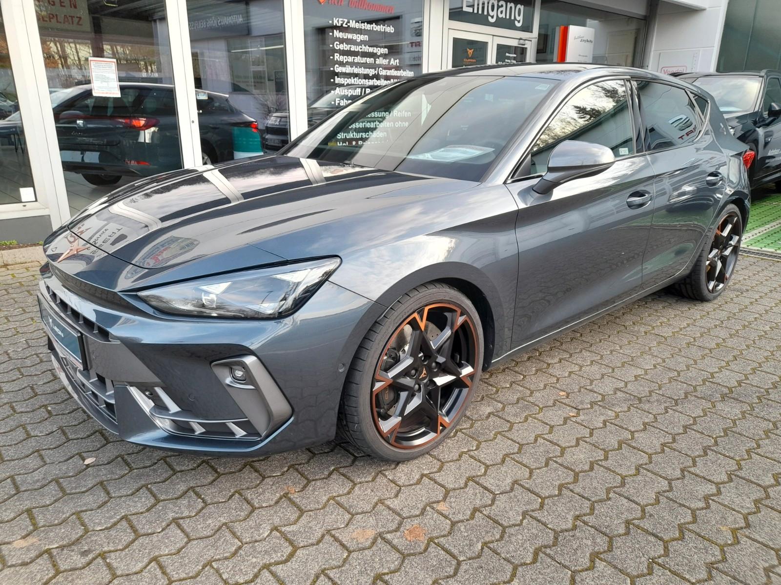 Cupra Leon 2.0 TSI 221 kW VZ Matrix SENNHEISER 5J.Gara
