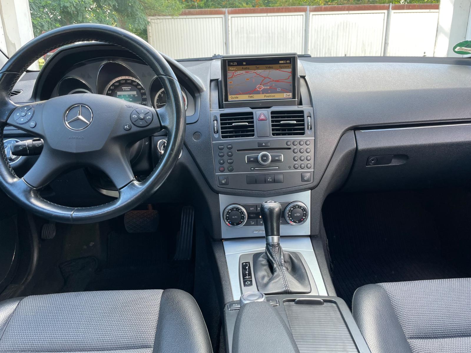 Mercedes-Benz C220 2011 — rear view