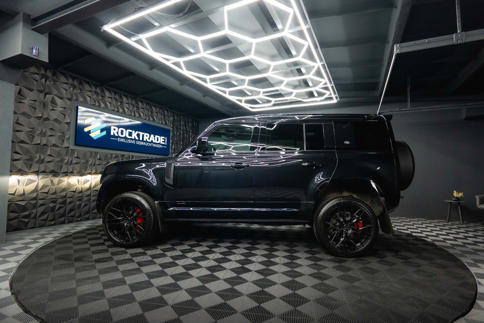 Fahrzeugabbildung Land Rover Defender 110 X-Dynamic Black Style Pack 4x4