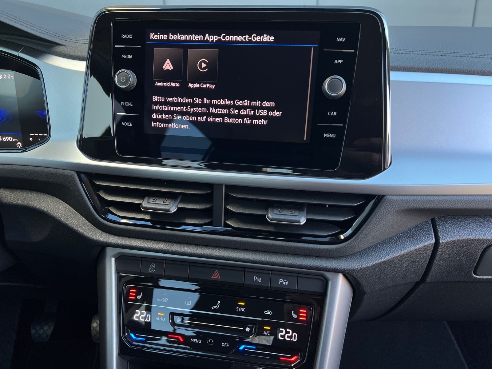 Fahrzeugabbildung Volkswagen T-Roc Life 1.0 TSI *AHK, LED, App-Connect, 16'-L