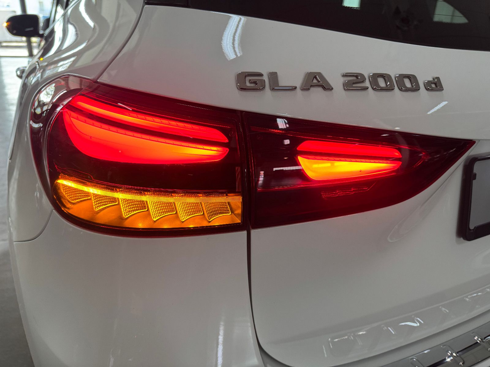 Fahrzeugabbildung Mercedes-Benz GLA 200 d 8GT AMG LINE PLUS MBUX DISTRONIC 19ALU