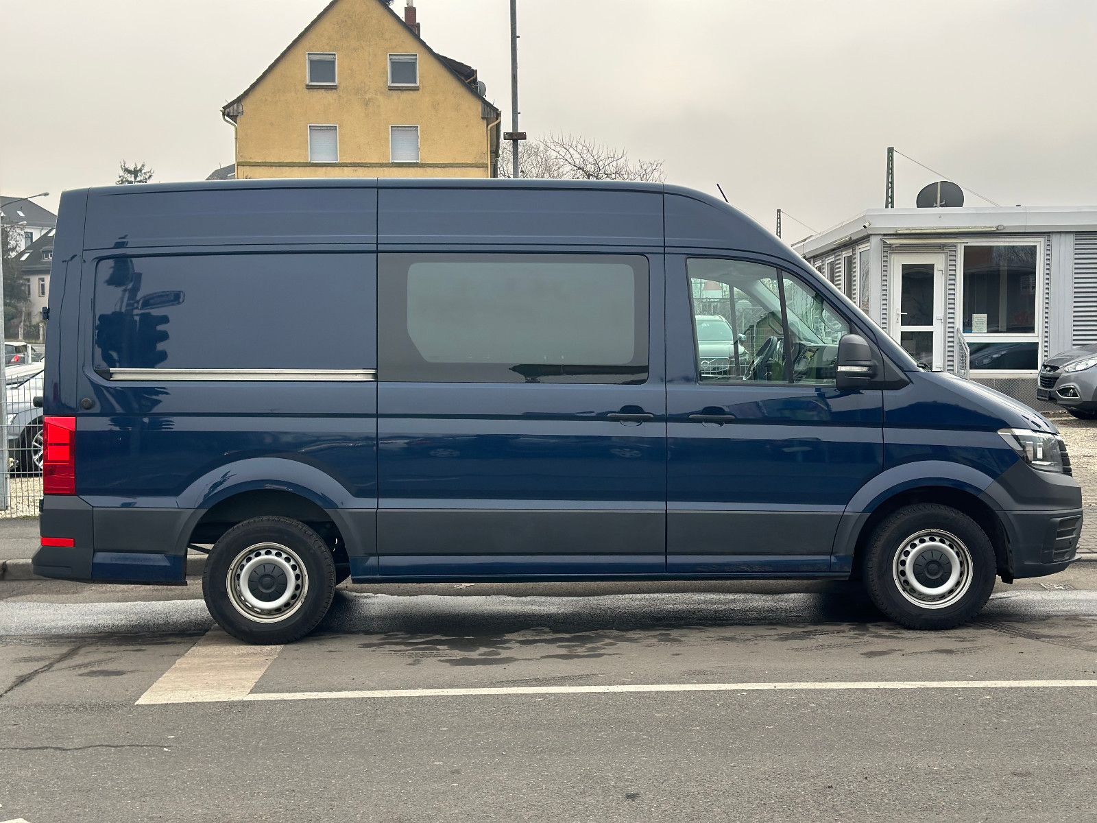 Fahrzeugabbildung Volkswagen CRAFTER KASTEN M.2021 35 MITTELLANG HOCHDACH RWD
