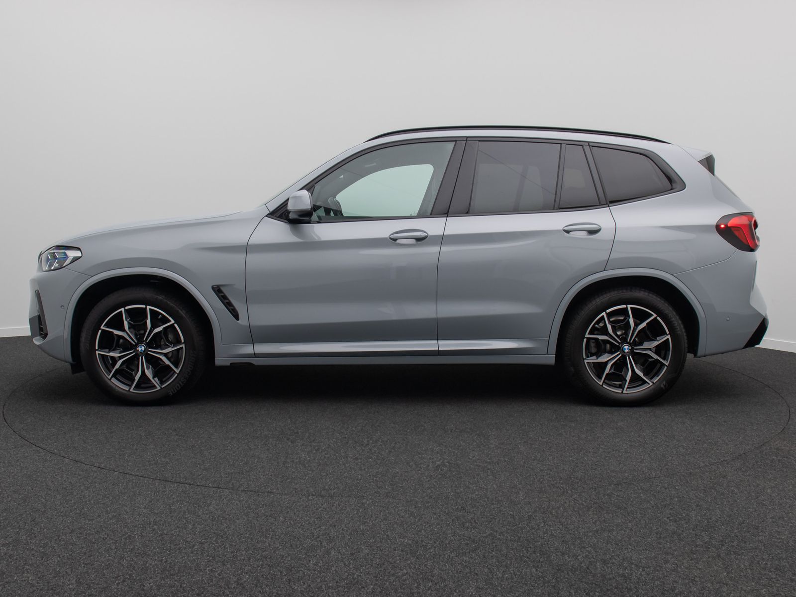 Fahrzeugabbildung BMW X3 xD30i M Sport Panorama Laser Kamera HUD HiFi