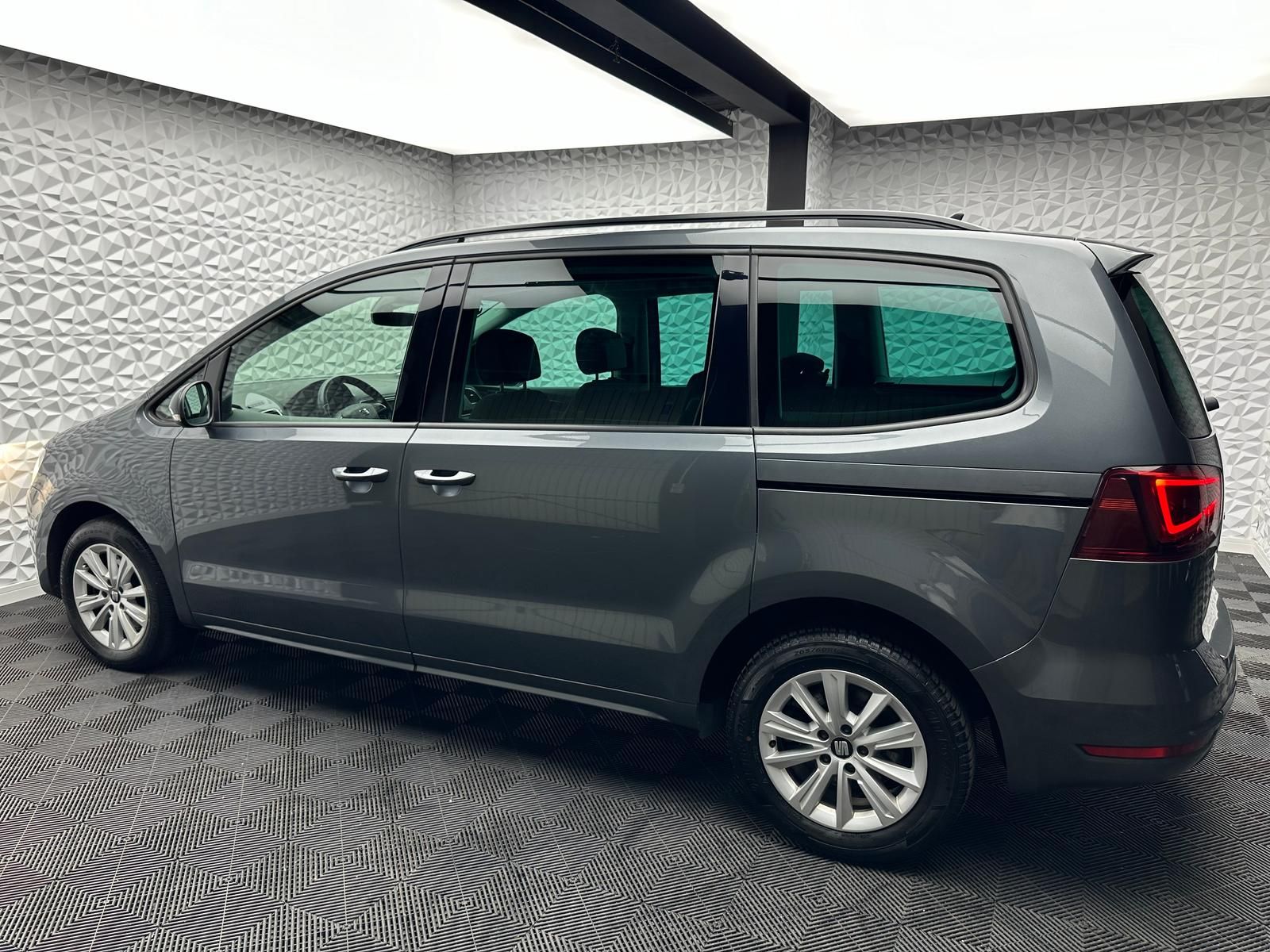 Fahrzeugabbildung SEAT ALHAMBRA 2.0 TDI/7-SITZ/E-STUER/AHK/ACC/DAB/RCAM