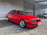 BMW M5 - BMW M5: Rot