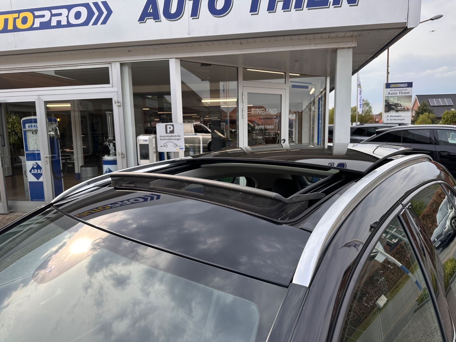 Fahrzeugabbildung Mercedes-Benz GLA 220 CDI Urban DCT AHK/Pano/SHZG/STANDHZG/GRA