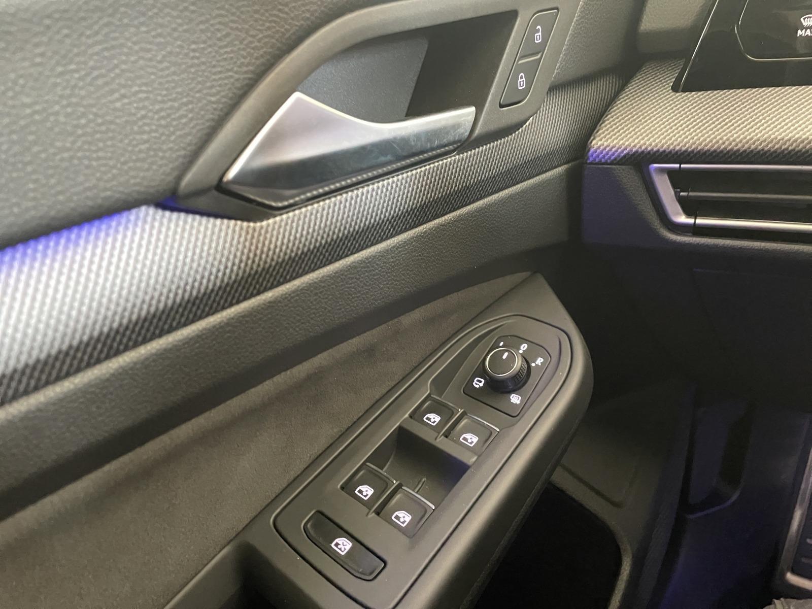 Volkswagen Golf VIII 1.5TSI R-Line LED/ACC/RFK/CARPLAY/SHZ, миниатюра 24