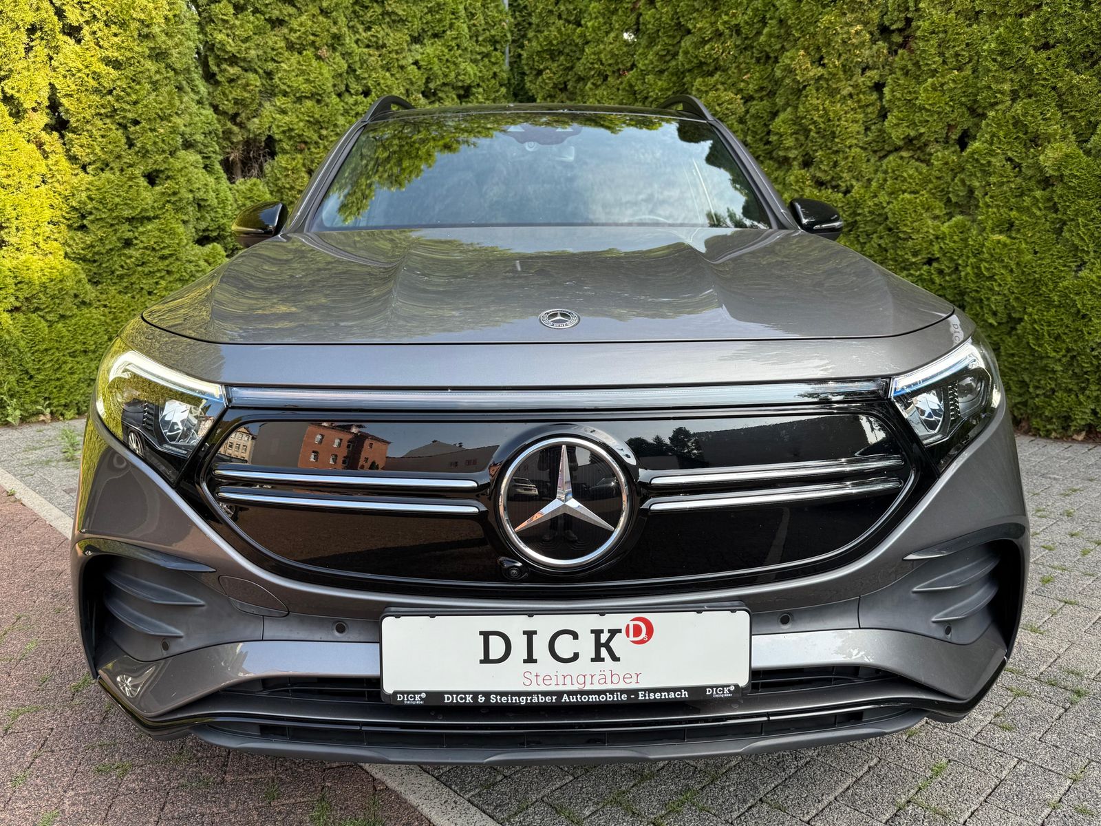 Fahrzeugabbildung Mercedes-Benz EQB 350 4M AMG Line NIGHT+PANO+MBUX+KAM+DIST+HuD