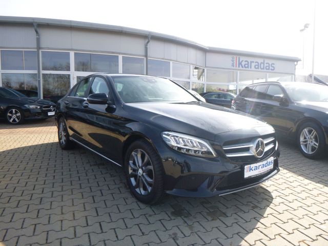 Fahrzeugabbildung Mercedes-Benz C 180 CGI Lim >AUT/NAV/LED/SHZ/PDC/KAM/Distronic