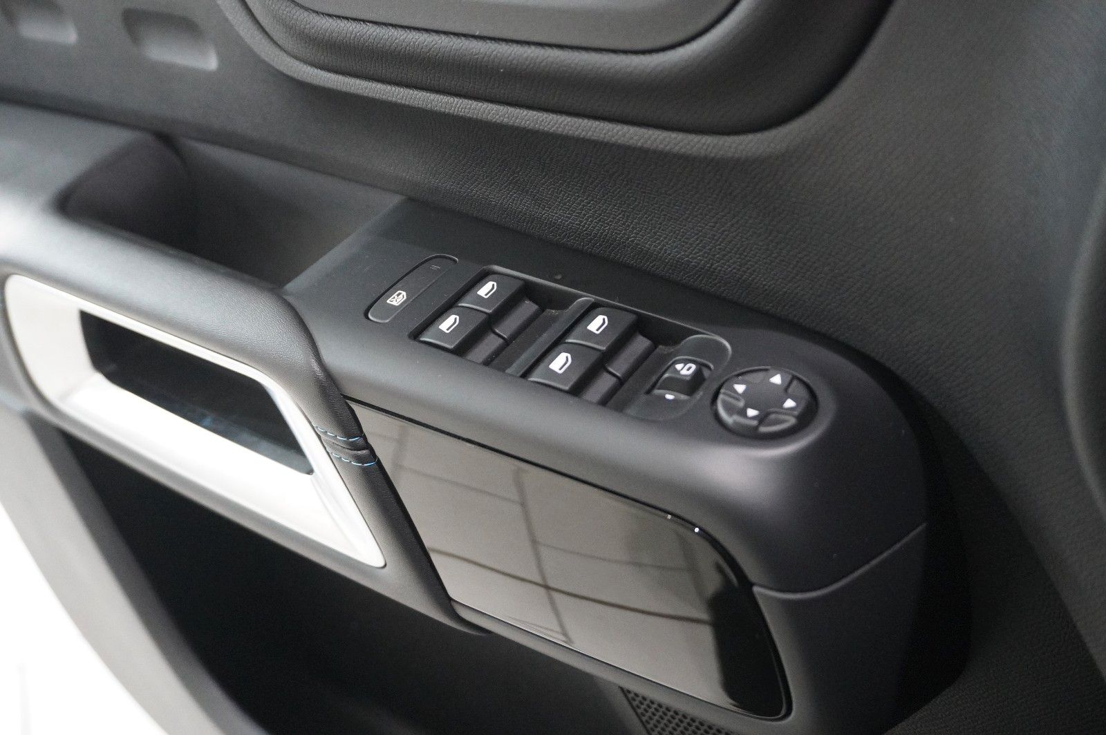 Fahrzeugabbildung Citroën C5 Aircross 1.2T SHINE EAT-8 NAVI/LED/KAMERA/SH