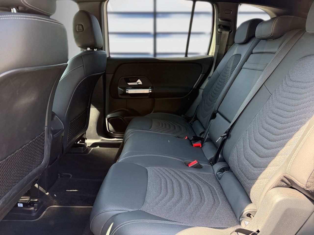 Fahrzeugabbildung Mercedes-Benz EQB 250+ BONUS+DISTRONIC+LENKRADHEIZ+VERKEHRSZEI