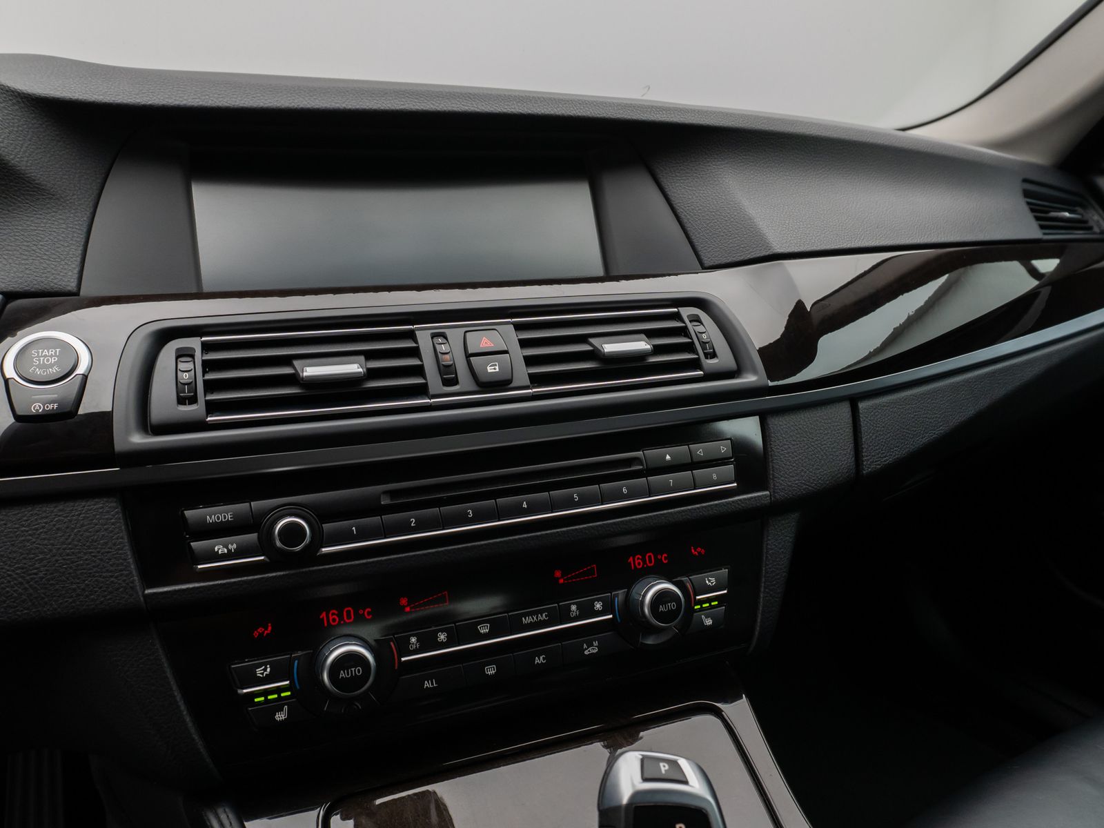 Fahrzeugabbildung BMW 530d HUD HiFi 360°Xenon SoftCl AHK Komfort Sport