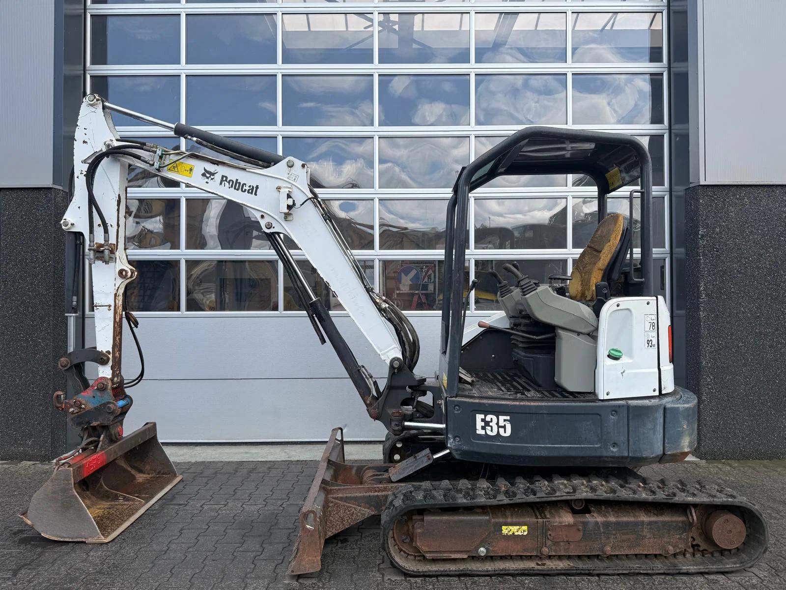 Bobcat E35