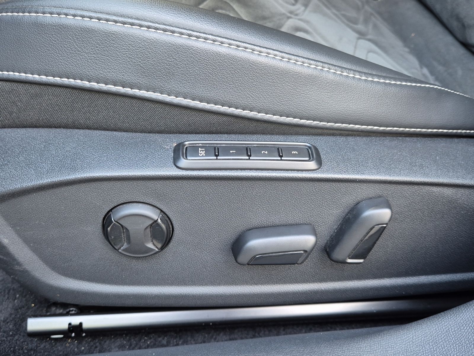 Fahrzeugabbildung SEAT Leon ST TDI Style DSG LED Navi AID beats ACC RFK