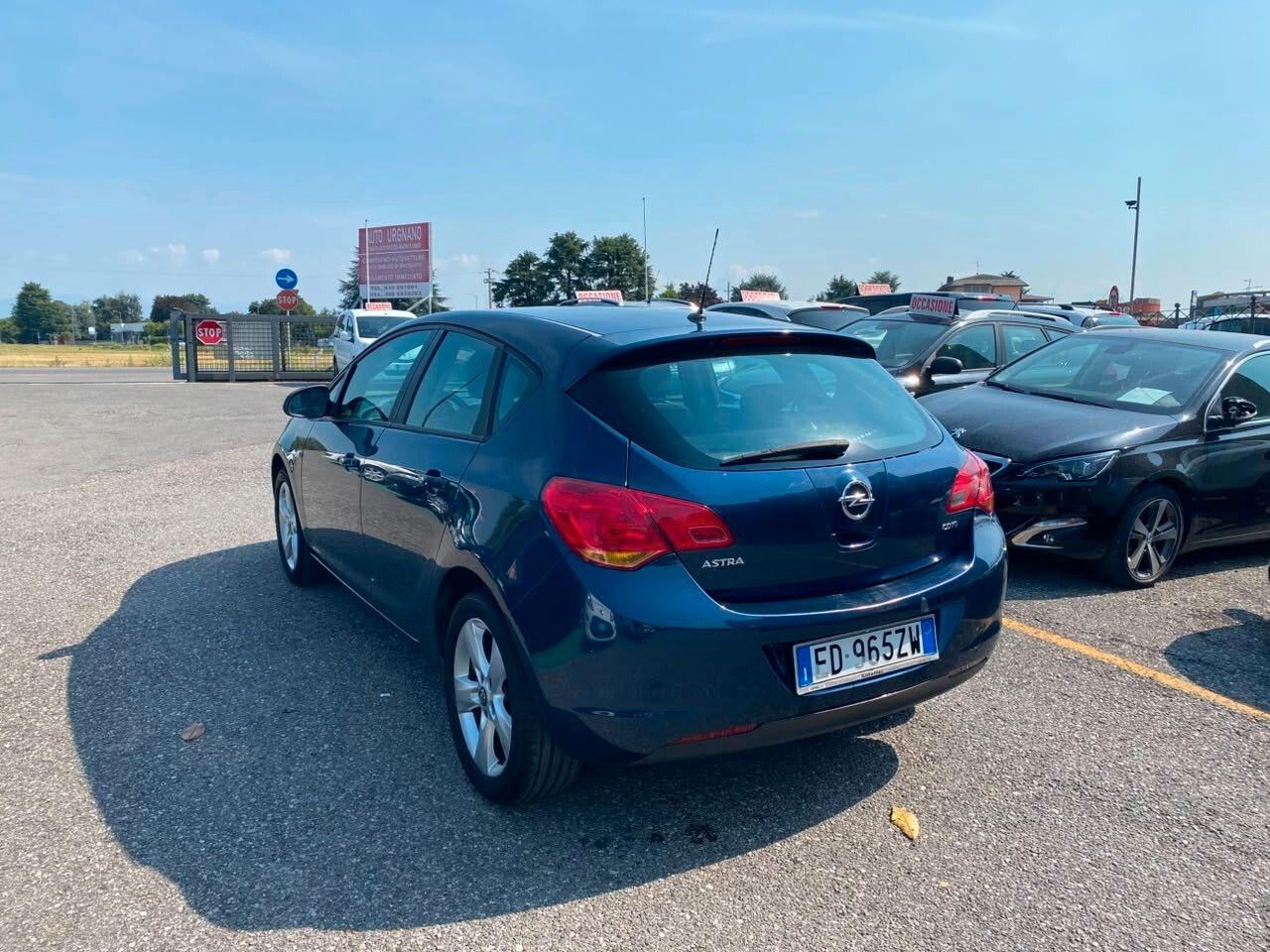 Opel Astra 2010 — photo 6