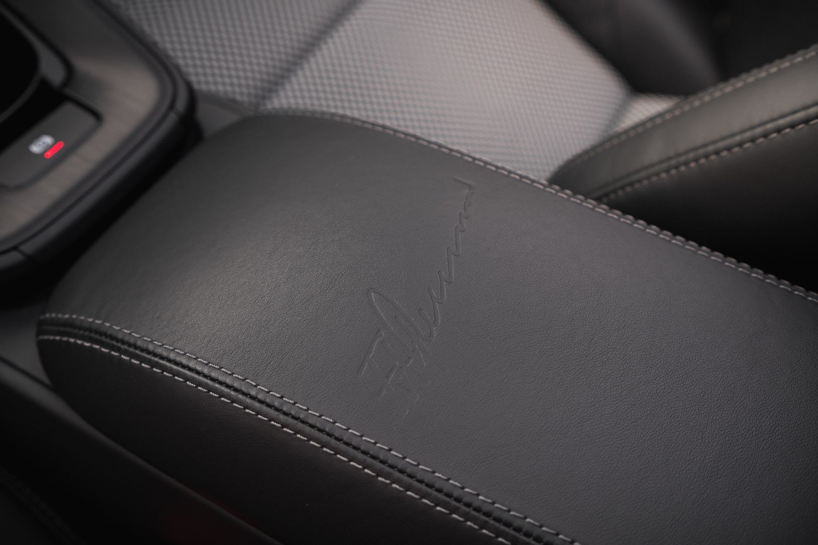 Fahrzeugabbildung Porsche 992/911 Edition 50 Jahre -Lift-Martrix-LED Schw.