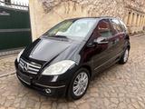 Mercedes-Benz Automatik SHZ Klima PDC Navi Allwetterreifen - Mercedes-Benz A 150 in Magdeburg
